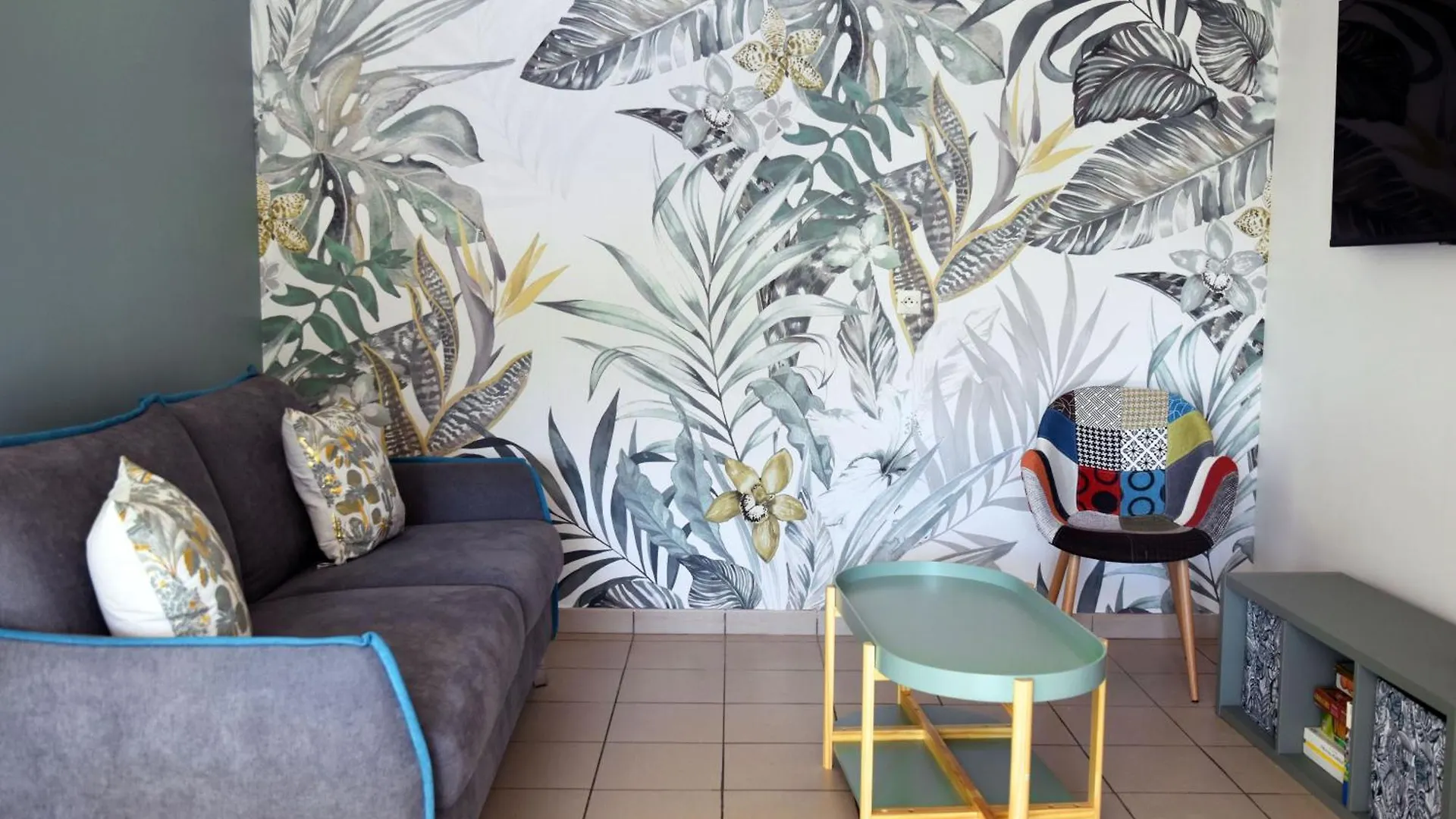 Grande Maison Familiale Super Calme - Piscine - Jacuzzi - Salle De Jeux - Idealement Situee - Gd Jardin Sans Aucun Vis A Vis Sauzet  0*, Sauzet (Drome) France