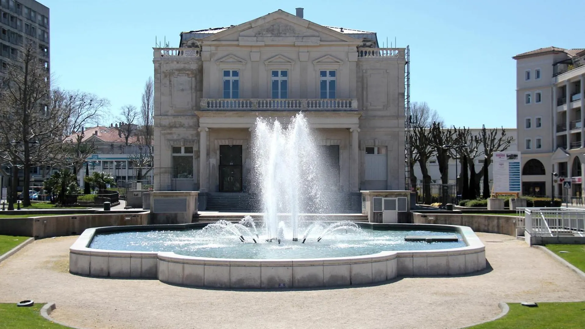 Grande Maison Familiale Super Calme - Piscine - Jacuzzi - Salle De Jeux - Idealement Situee - Gd Jardin Sans Aucun Vis A Vis Sauzet  Holiday home