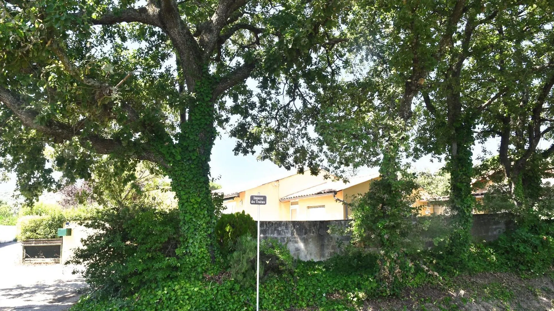 Grande Maison Familiale Super Calme - Piscine - Jacuzzi - Salle De Jeux - Idealement Situee - Gd Jardin Sans Aucun Vis A Vis Sauzet  France