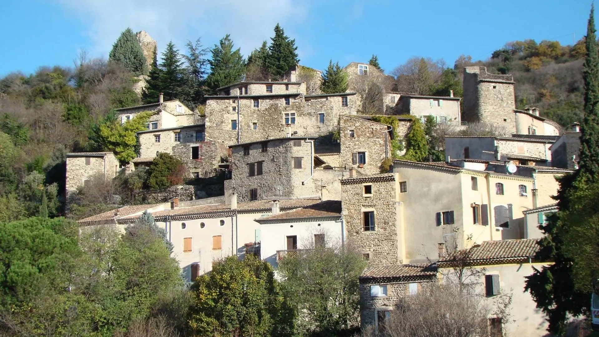 Grande Maison Familiale Super Calme - Piscine - Jacuzzi - Salle De Jeux - Idealement Situee - Gd Jardin Sans Aucun Vis A Vis Sauzet  0*, Sauzet (Drome)