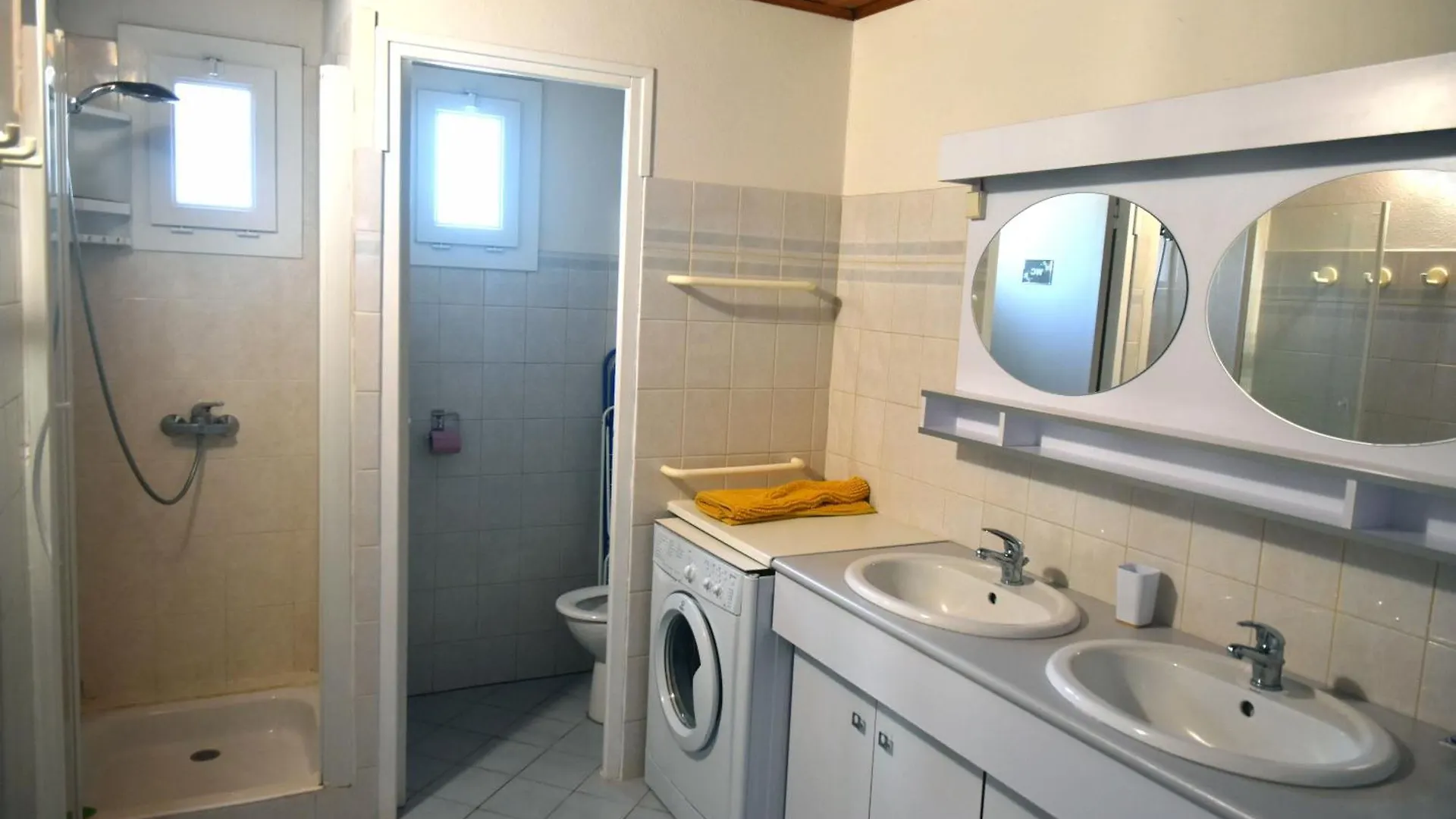 Grande Maison Familiale Super Calme - Piscine - Jacuzzi - Salle De Jeux - Idealement Situee - Gd Jardin Sans Aucun Vis A Vis Sauzet  Holiday home